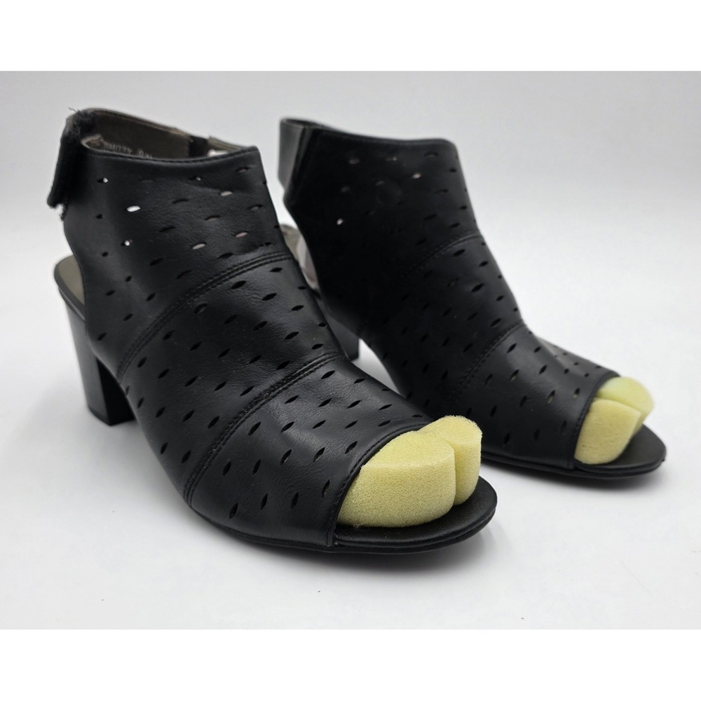 Baretraps Smitty Black Perforated Peep Toe Block Heel Sandals Women's 9 M